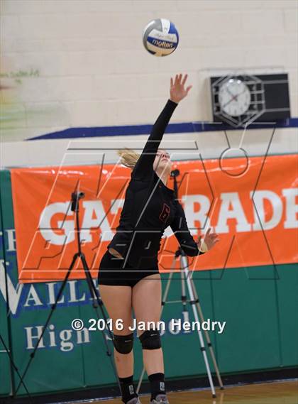 Thumbnail 2 in Flintridge Sacred Heart vs. Valley Christian (Durango Fall Classic) photogallery.