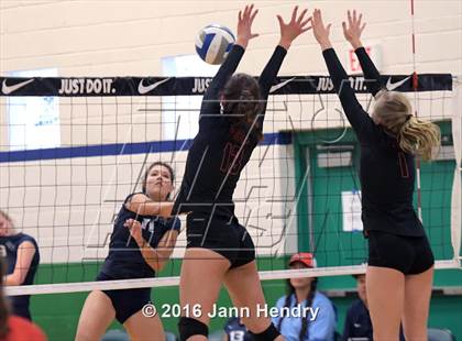 Thumbnail 3 in Flintridge Sacred Heart vs. Valley Christian (Durango Fall Classic) photogallery.