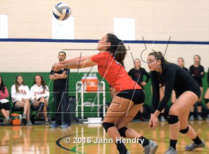 Thumbnail 2 in Flintridge Sacred Heart vs. Valley Christian (Durango Fall Classic) photogallery.