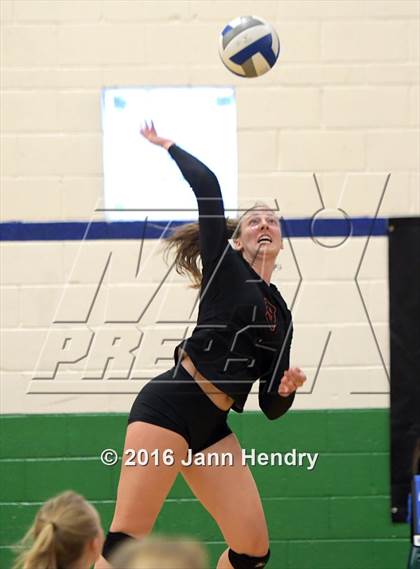 Thumbnail 2 in Flintridge Sacred Heart vs. Valley Christian (Durango Fall Classic) photogallery.
