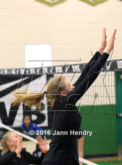 Thumbnail 3 in Flintridge Sacred Heart vs. Valley Christian (Durango Fall Classic) photogallery.