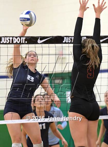 Thumbnail 1 in Flintridge Sacred Heart vs. Valley Christian (Durango Fall Classic) photogallery.