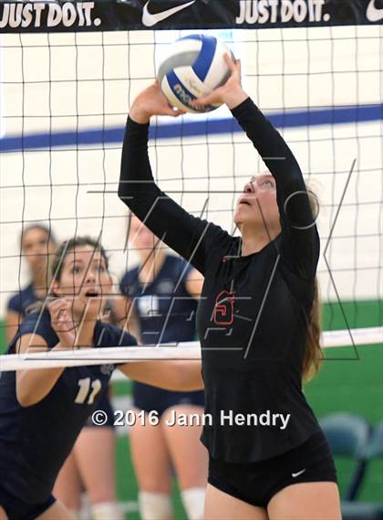 Thumbnail 2 in Flintridge Sacred Heart vs. Valley Christian (Durango Fall Classic) photogallery.