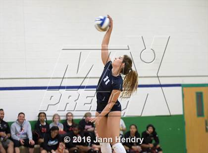 Thumbnail 2 in Flintridge Sacred Heart vs. Valley Christian (Durango Fall Classic) photogallery.