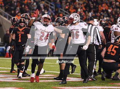 Thumbnail 1 in Washington vs. La Salle (OHSAA D2 Final)  photogallery.