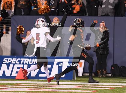 Thumbnail 2 in Washington vs. La Salle (OHSAA D2 Final)  photogallery.