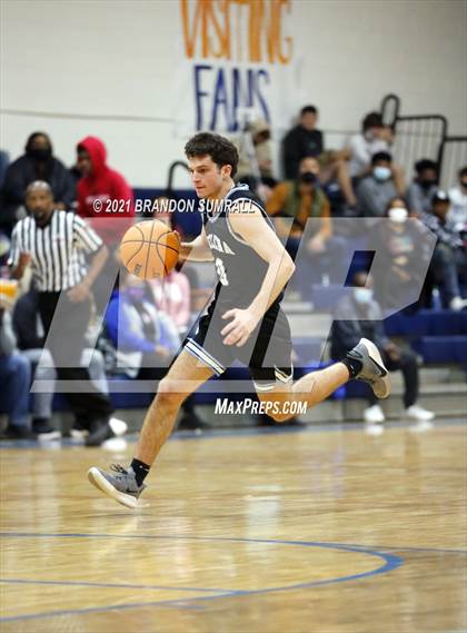 Thumbnail 2 in Chilton County vs. Helena photogallery.