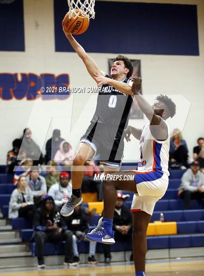 Thumbnail 3 in Chilton County vs. Helena photogallery.