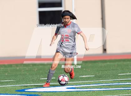 Thumbnail 2 in Lee [Robert E.] vs Antonian Prep (NEISD Soccer Showcase) photogallery.