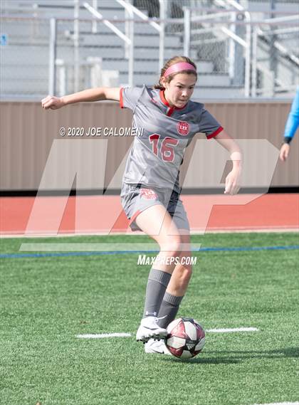 Thumbnail 2 in Lee [Robert E.] vs Antonian Prep (NEISD Soccer Showcase) photogallery.
