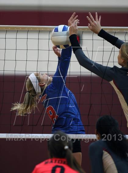Thumbnail 3 in Leander @ Rouse photogallery.