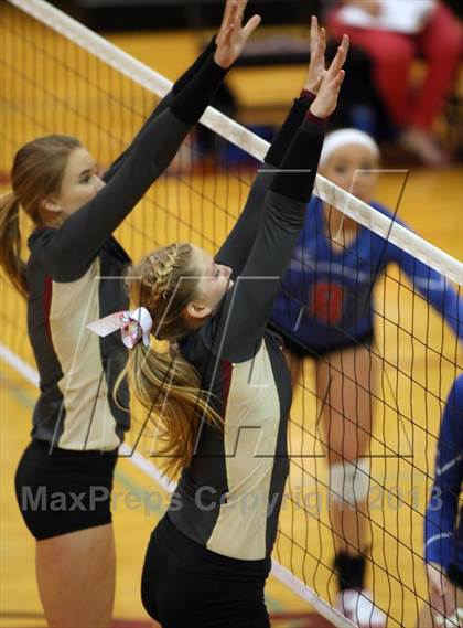 Thumbnail 3 in Leander @ Rouse photogallery.