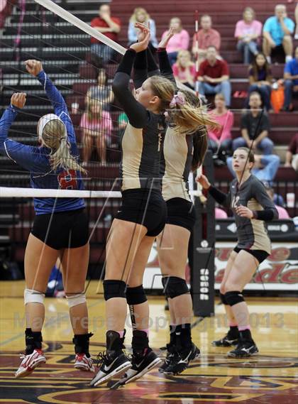 Thumbnail 3 in Leander @ Rouse photogallery.