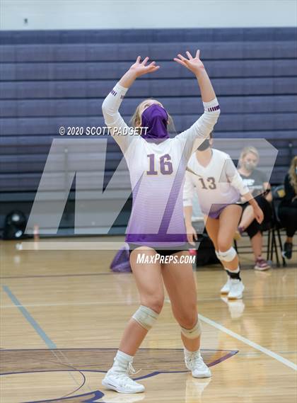 Thumbnail 2 in Blue Springs vs. Lee's Summit West photogallery.