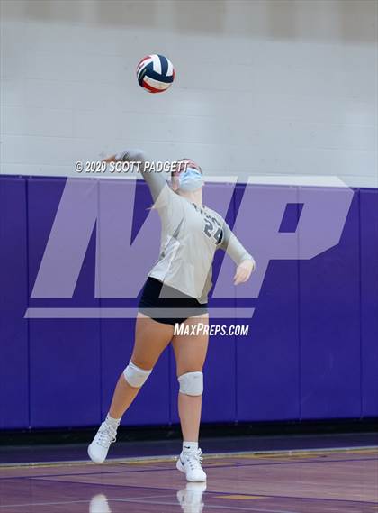 Thumbnail 2 in Blue Springs vs. Lee's Summit West photogallery.