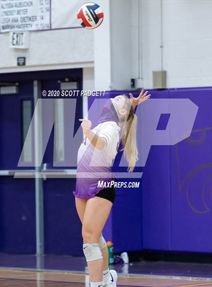 Thumbnail 2 in Blue Springs vs. Lee's Summit West photogallery.