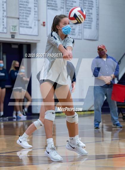 Thumbnail 3 in Blue Springs vs. Lee's Summit West photogallery.