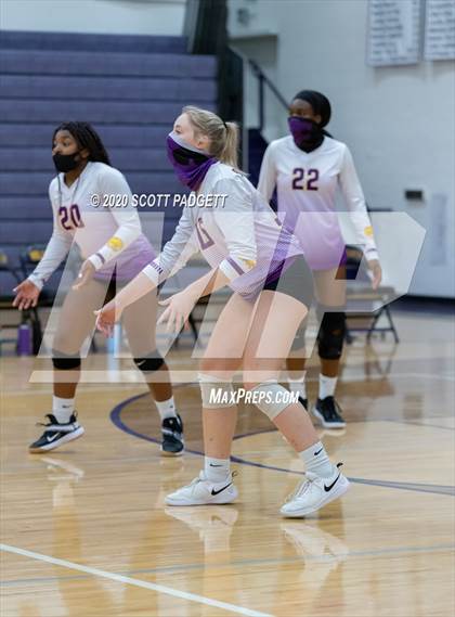 Thumbnail 1 in Blue Springs vs. Lee's Summit West photogallery.