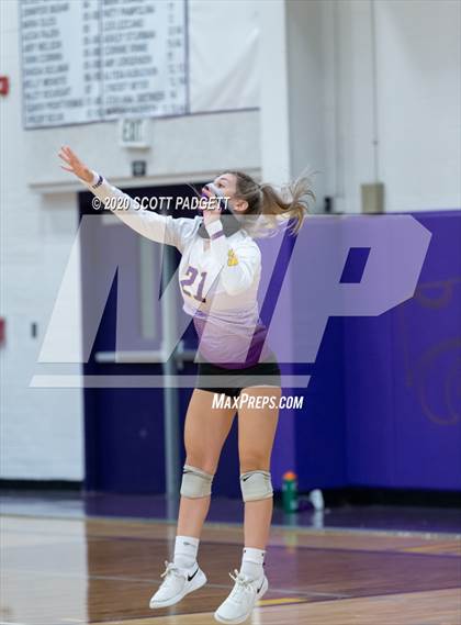 Thumbnail 2 in Blue Springs vs. Lee's Summit West photogallery.