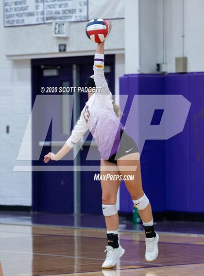 Thumbnail 2 in Blue Springs vs. Lee's Summit West photogallery.