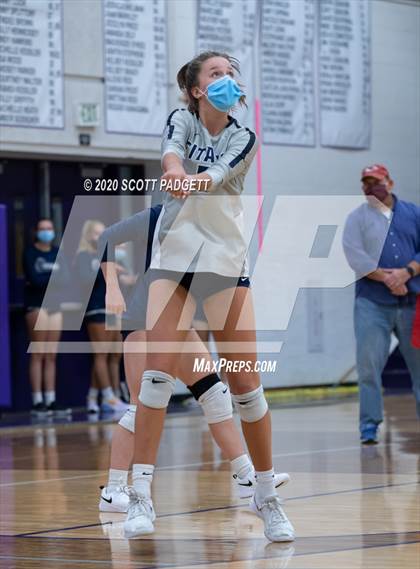 Thumbnail 1 in Blue Springs vs. Lee's Summit West photogallery.