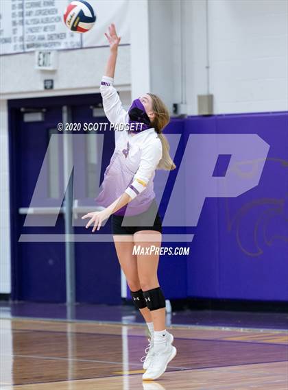 Thumbnail 3 in Blue Springs vs. Lee's Summit West photogallery.