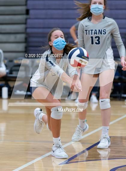 Thumbnail 3 in Blue Springs vs. Lee's Summit West photogallery.