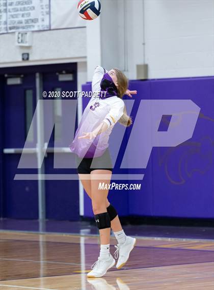 Thumbnail 2 in Blue Springs vs. Lee's Summit West photogallery.