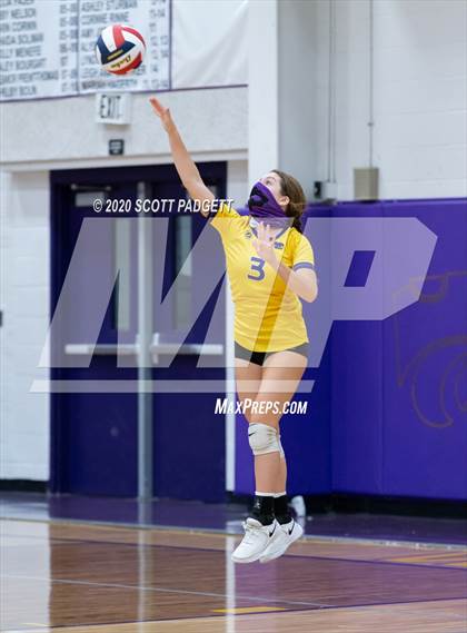 Thumbnail 2 in Blue Springs vs. Lee's Summit West photogallery.