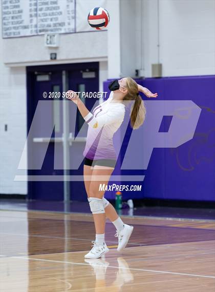 Thumbnail 1 in Blue Springs vs. Lee's Summit West photogallery.