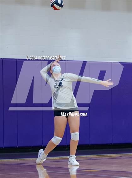 Thumbnail 3 in Blue Springs vs. Lee's Summit West photogallery.