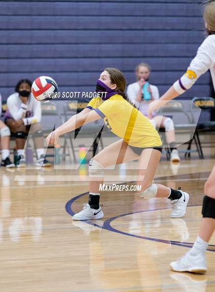 Thumbnail 2 in Blue Springs vs. Lee's Summit West photogallery.