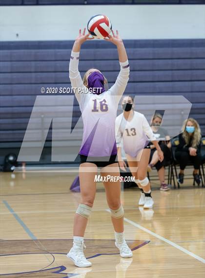 Thumbnail 3 in Blue Springs vs. Lee's Summit West photogallery.