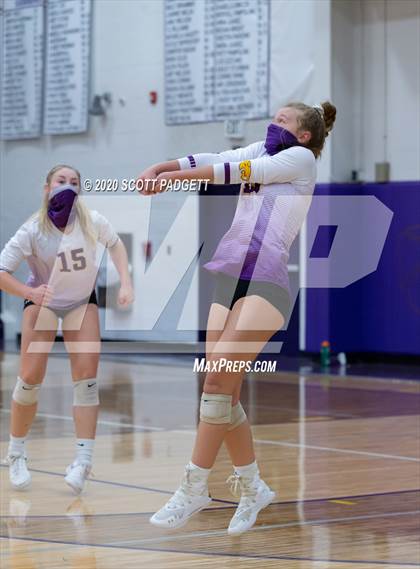 Thumbnail 3 in Blue Springs vs. Lee's Summit West photogallery.