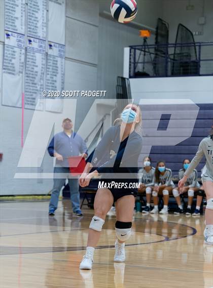 Thumbnail 3 in Blue Springs vs. Lee's Summit West photogallery.