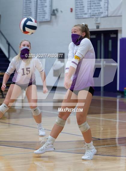 Thumbnail 1 in Blue Springs vs. Lee's Summit West photogallery.