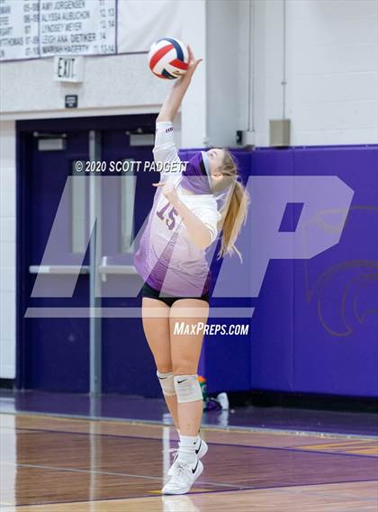 Thumbnail 3 in Blue Springs vs. Lee's Summit West photogallery.