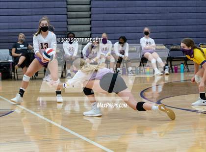 Thumbnail 2 in Blue Springs vs. Lee's Summit West photogallery.