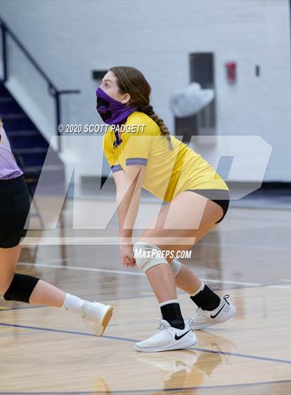 Thumbnail 2 in Blue Springs vs. Lee's Summit West photogallery.