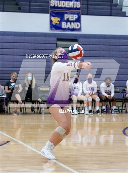 Thumbnail 3 in Blue Springs vs. Lee's Summit West photogallery.
