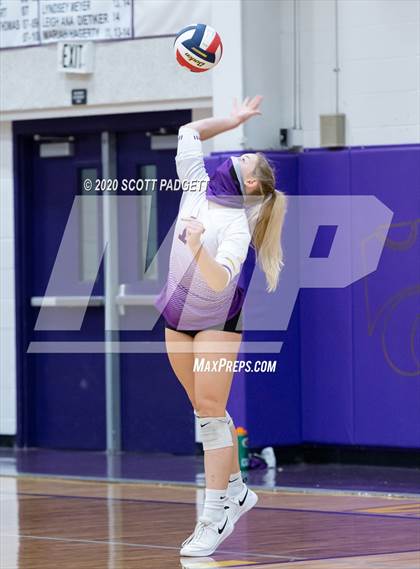 Thumbnail 3 in Blue Springs vs. Lee's Summit West photogallery.