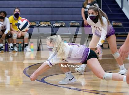 Thumbnail 3 in Blue Springs vs. Lee's Summit West photogallery.