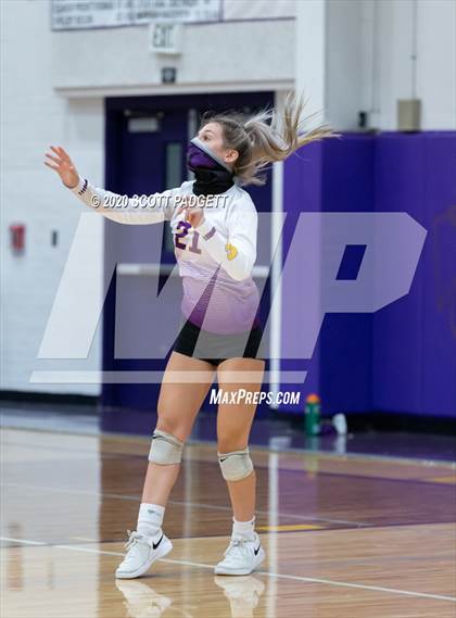 Thumbnail 3 in Blue Springs vs. Lee's Summit West photogallery.