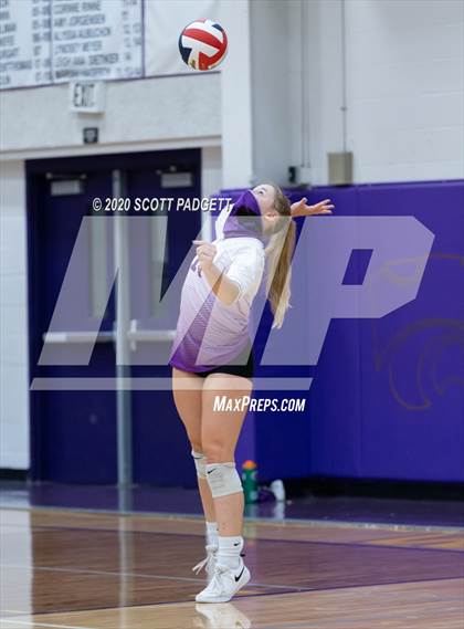 Thumbnail 2 in Blue Springs vs. Lee's Summit West photogallery.
