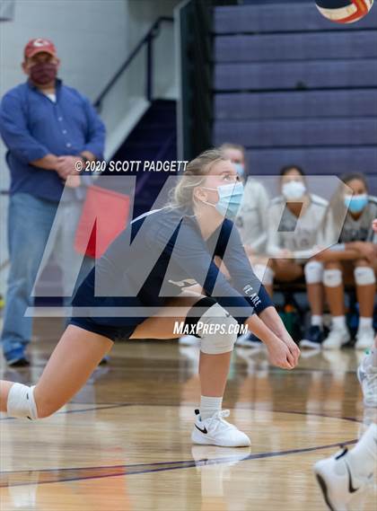Thumbnail 3 in Blue Springs vs. Lee's Summit West photogallery.