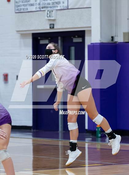 Thumbnail 3 in Blue Springs vs. Lee's Summit West photogallery.