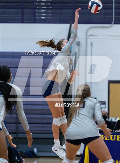 Thumbnail 3 in Blue Springs vs. Lee's Summit West photogallery.