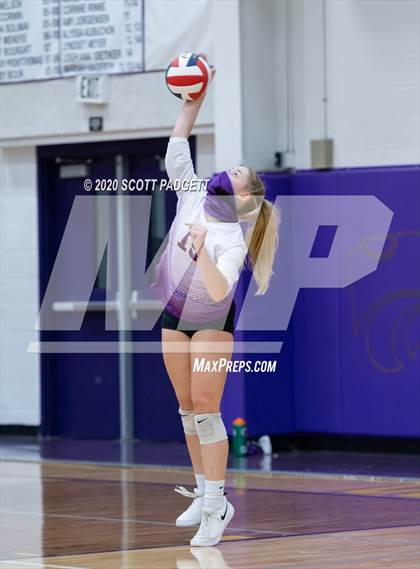 Thumbnail 3 in Blue Springs vs. Lee's Summit West photogallery.