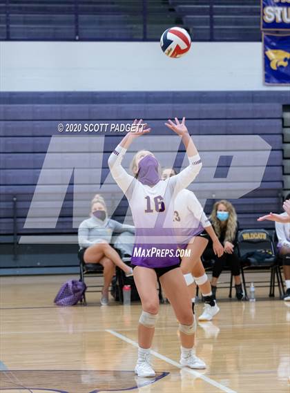 Thumbnail 1 in Blue Springs vs. Lee's Summit West photogallery.