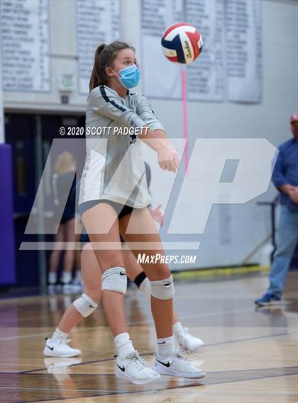 Thumbnail 1 in Blue Springs vs. Lee's Summit West photogallery.